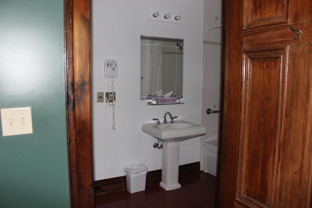 Customs House Inn Pictou Zimmer foto