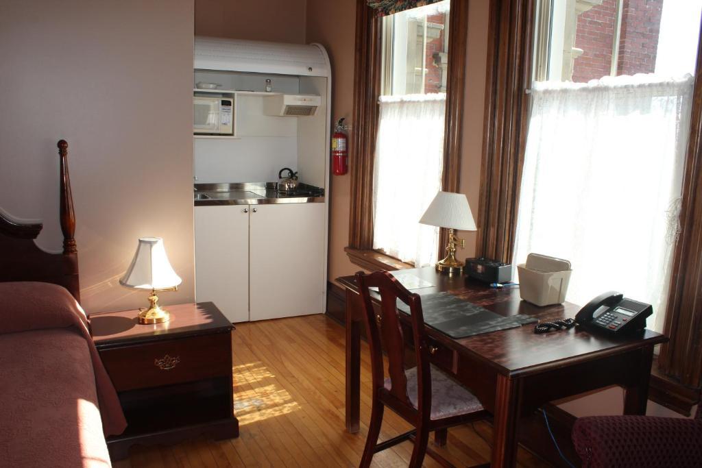 Customs House Inn Pictou Zimmer foto