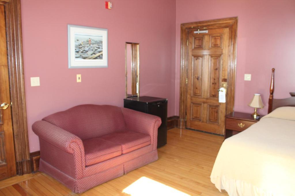 Customs House Inn Pictou Zimmer foto