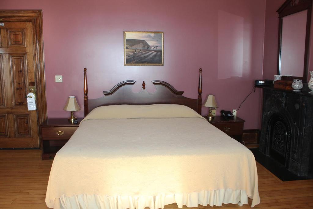 Customs House Inn Pictou Zimmer foto